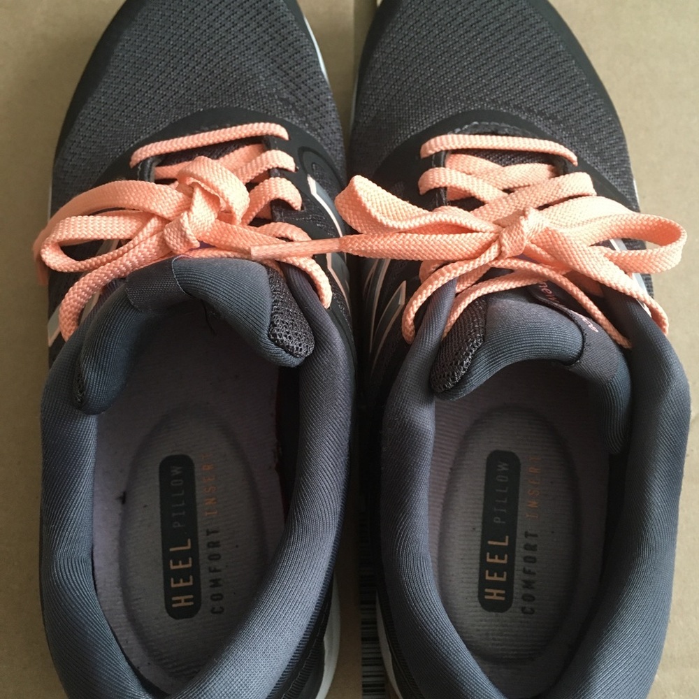 New Balance shoes - Picture 3 of 6
